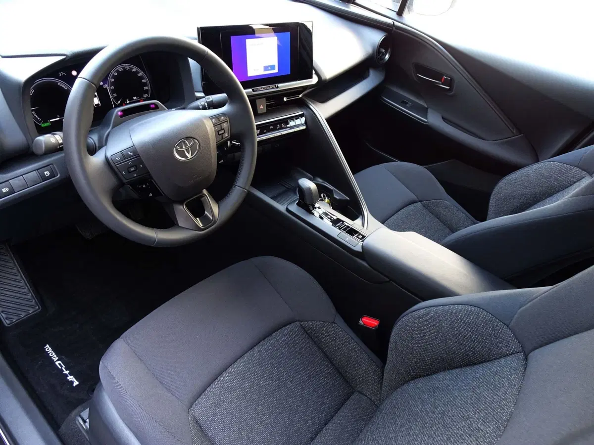 Toyota Toyota C-HR nuova a Padova (6)