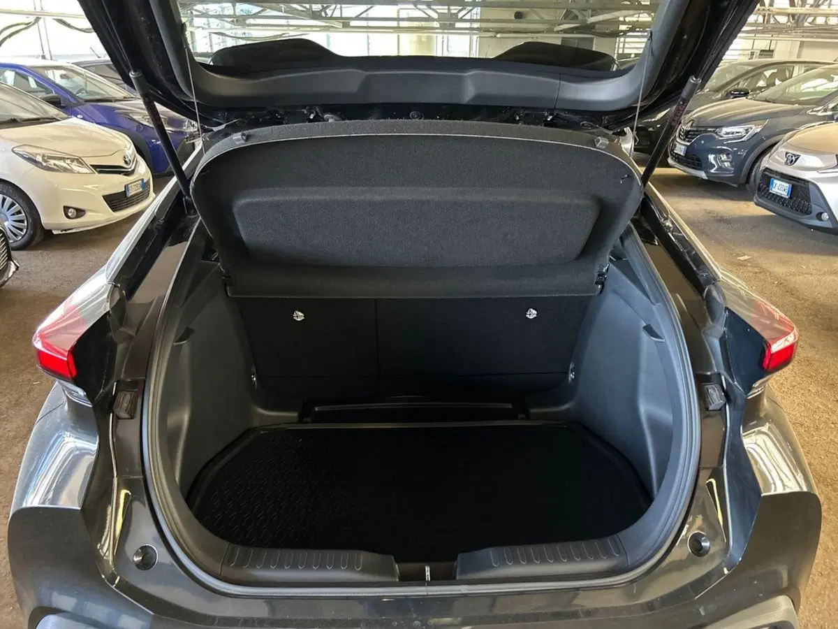 Toyota Toyota C-HR usata a Milano (6)