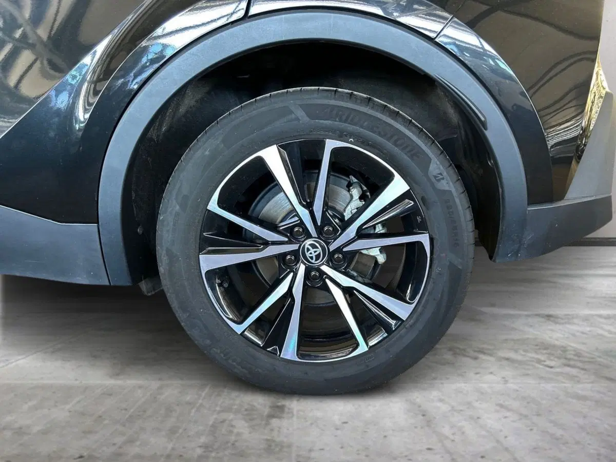 Toyota Toyota C-HR usata a Milano (7)