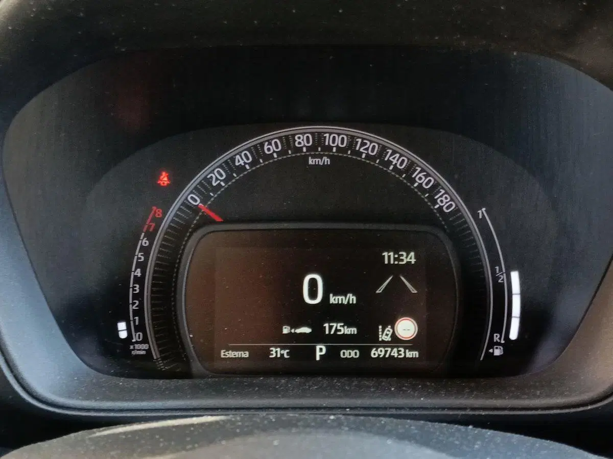 Toyota Aygo X usata a Milano (9)