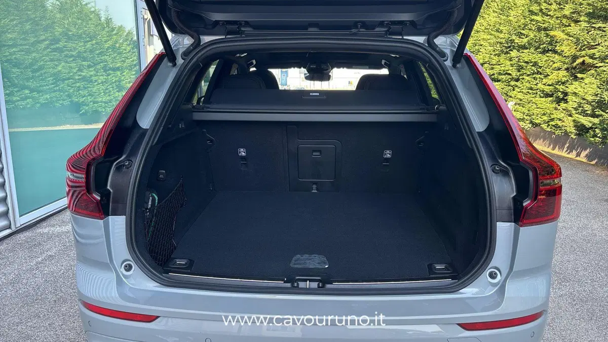 Volvo XC60 nuova a Ferrara (14)