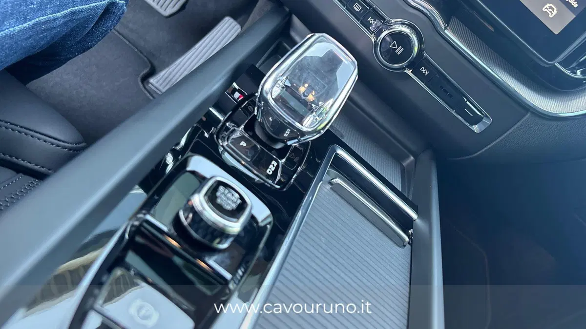 Volvo XC60 nuova a Ferrara (18)