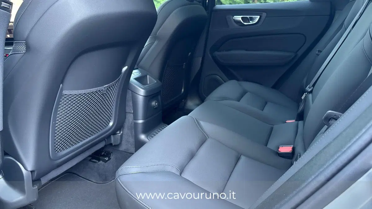 Volvo XC60 nuova a Ferrara (19)