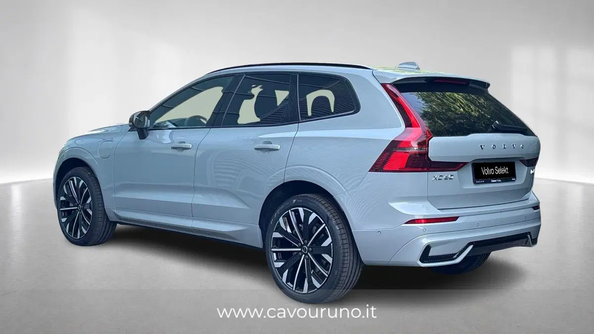 Volvo XC60 nuova a Ferrara (2)
