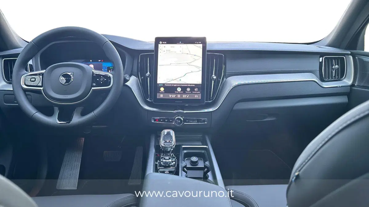 Volvo XC60 nuova a Ferrara (6)