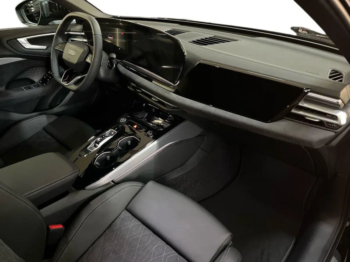 Audi A5 Avant nuova a Bari (9)