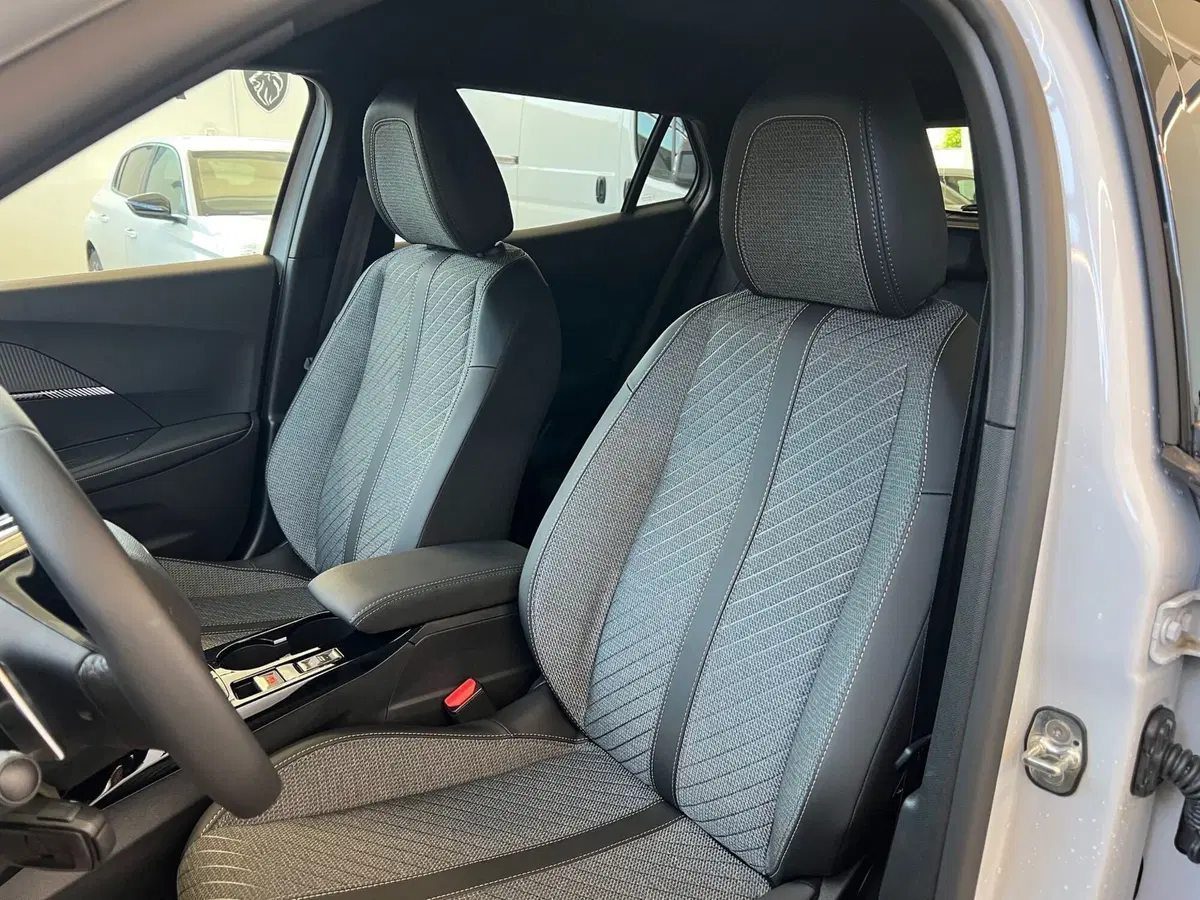 Peugeot 2008 nuova a Bari (16)