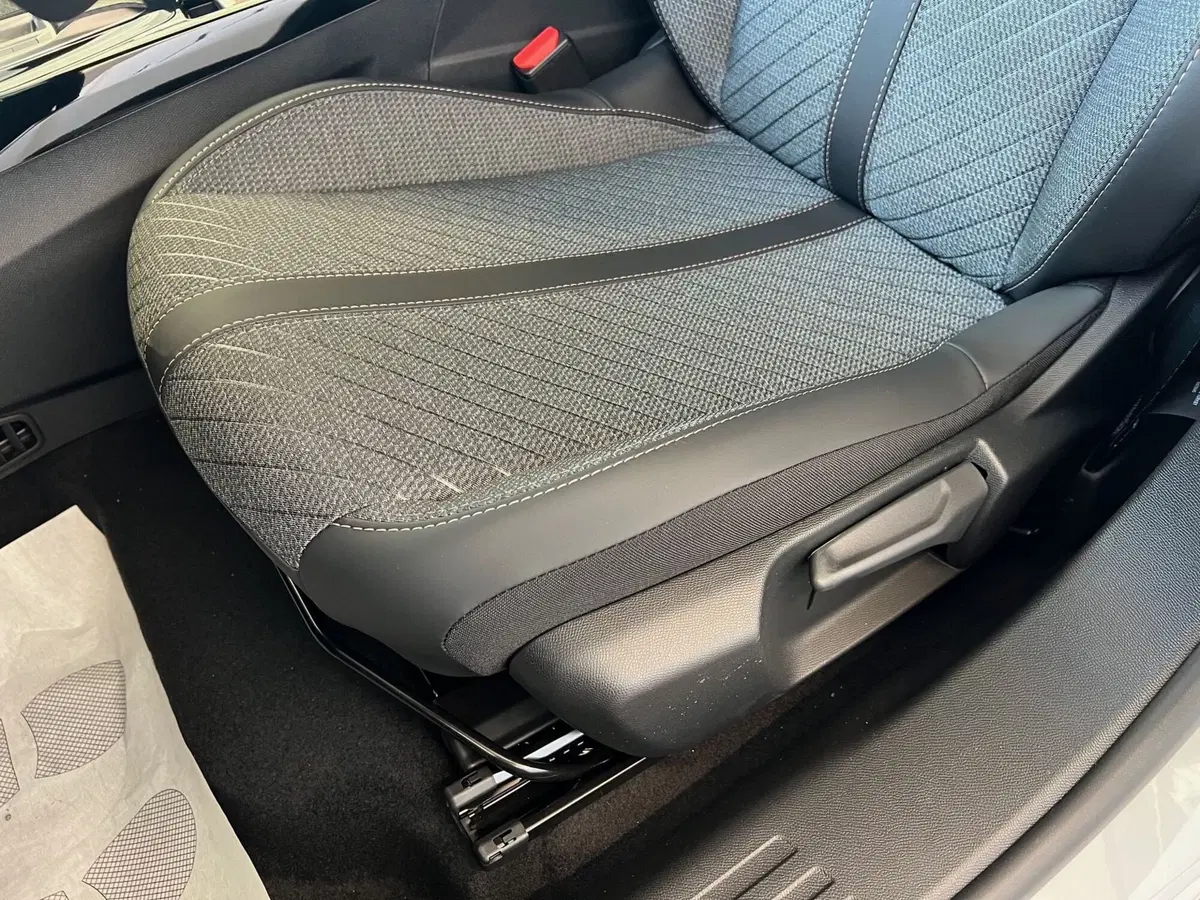 Peugeot 2008 nuova a Bari (17)