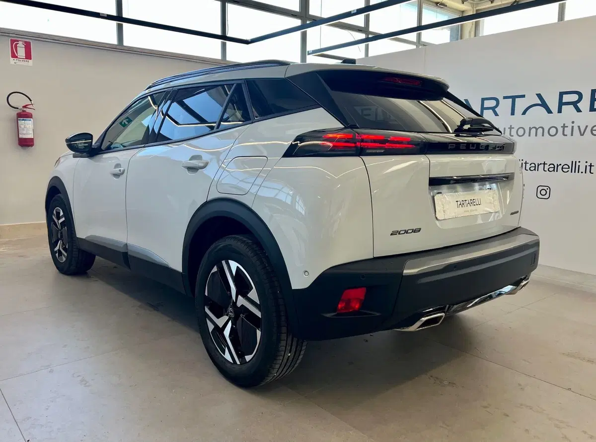 Peugeot 2008 nuova a Bari (6)