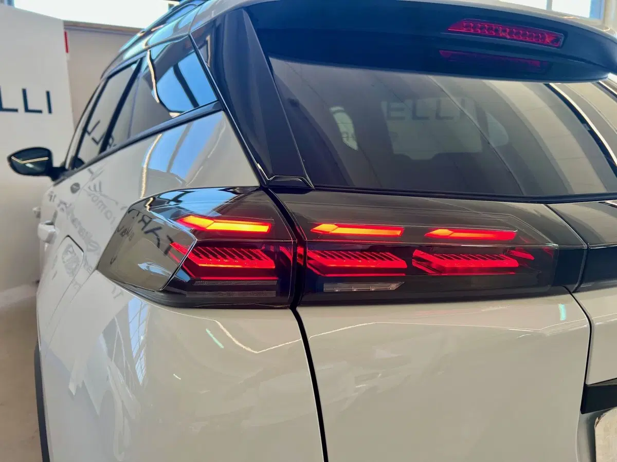 Peugeot 2008 nuova a Bari (9)