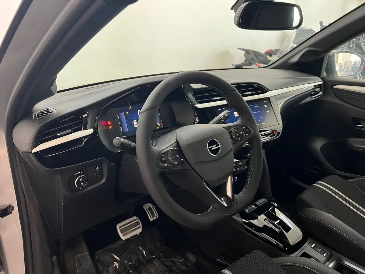 Opel Corsa nuova a Bari (14)
