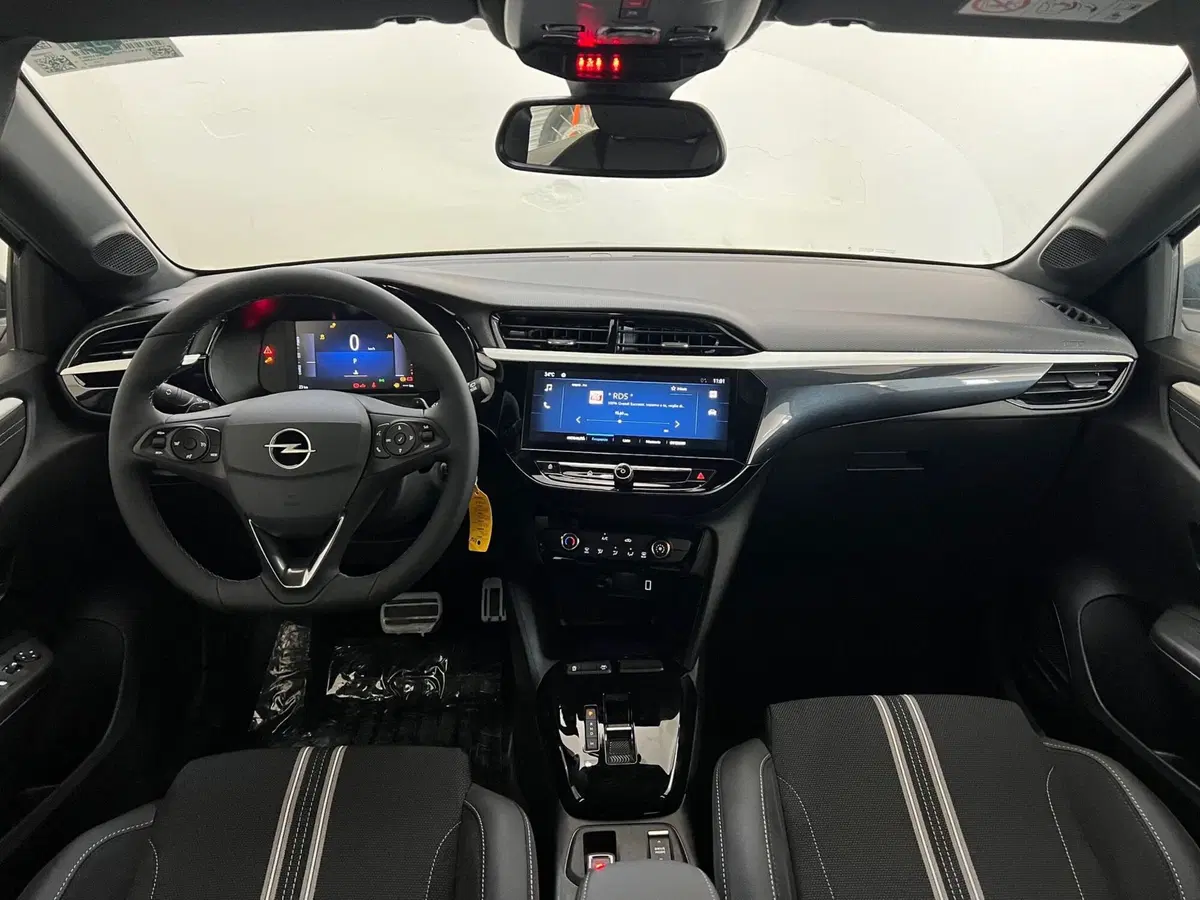 Opel Corsa nuova a Bari (18)
