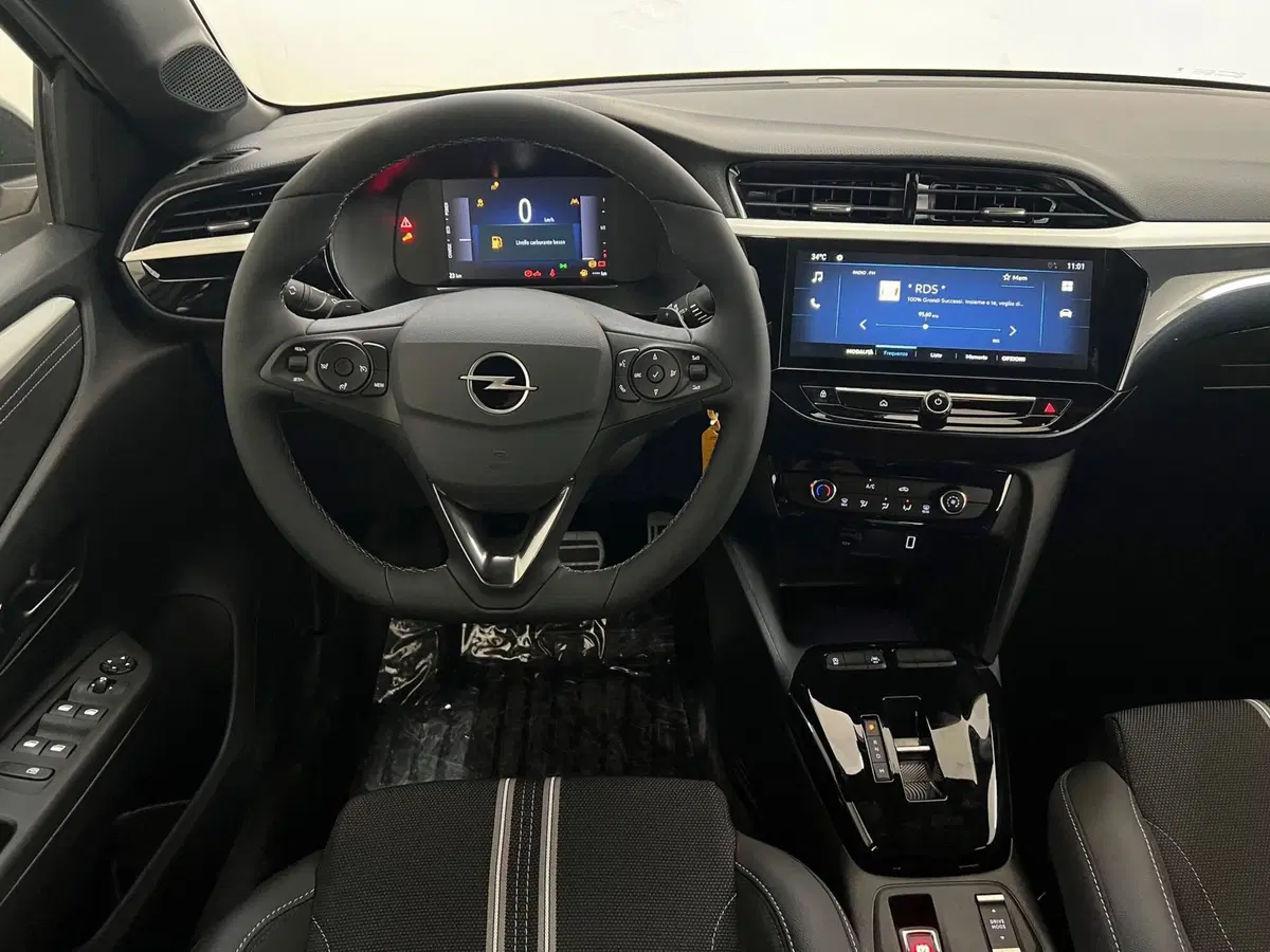 Opel Corsa nuova a Bari (19)