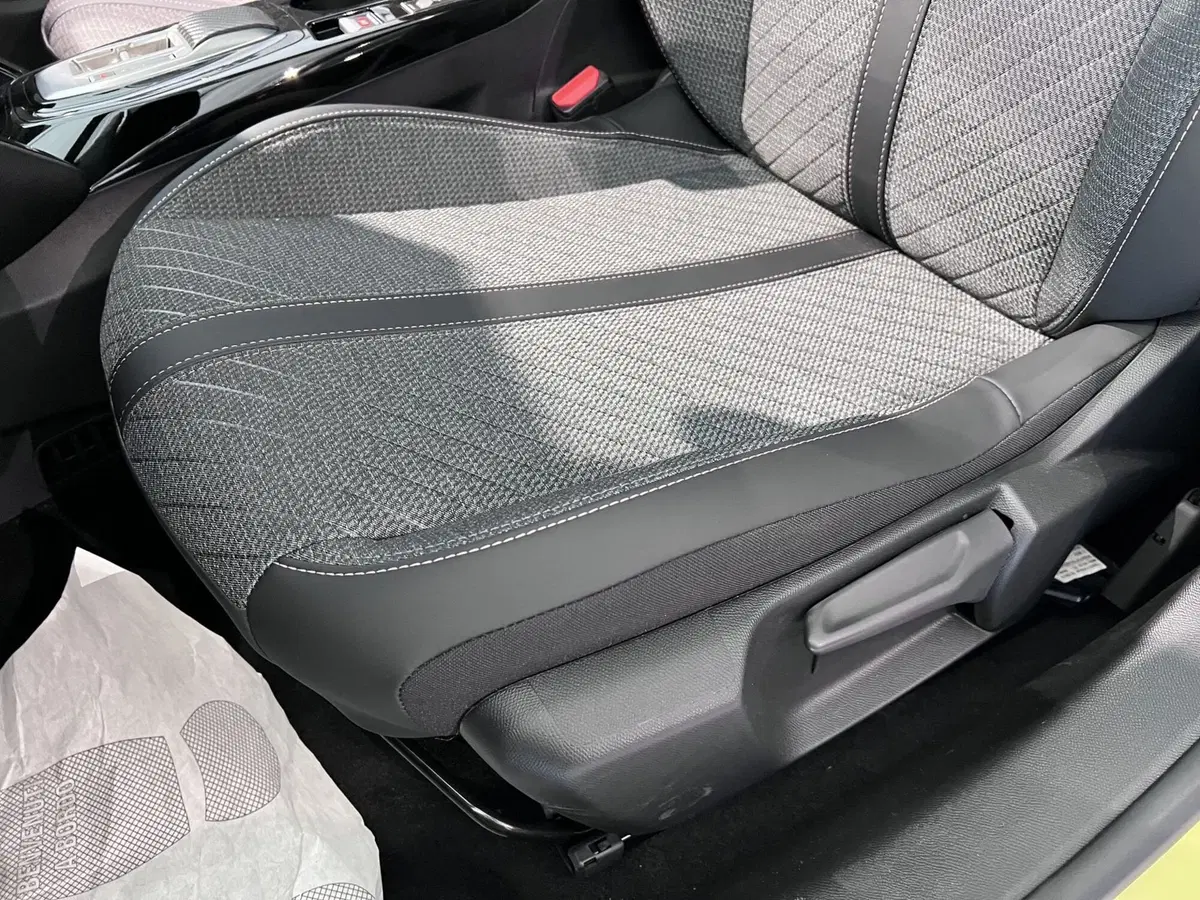 Peugeot 208 nuova a Bari (13)