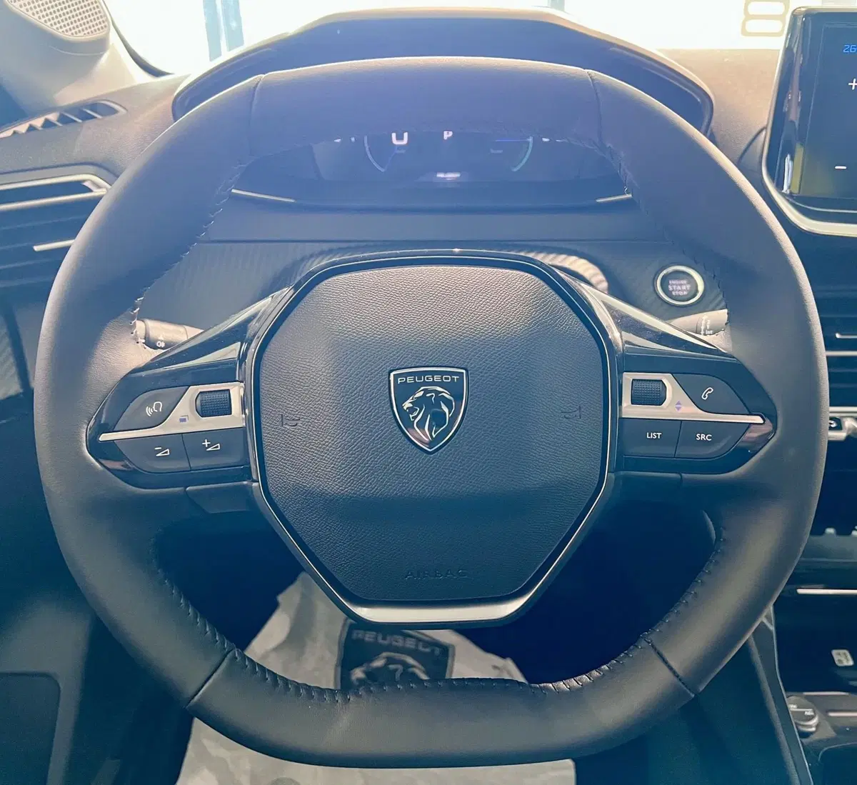 Peugeot 208 nuova a Bari (17)