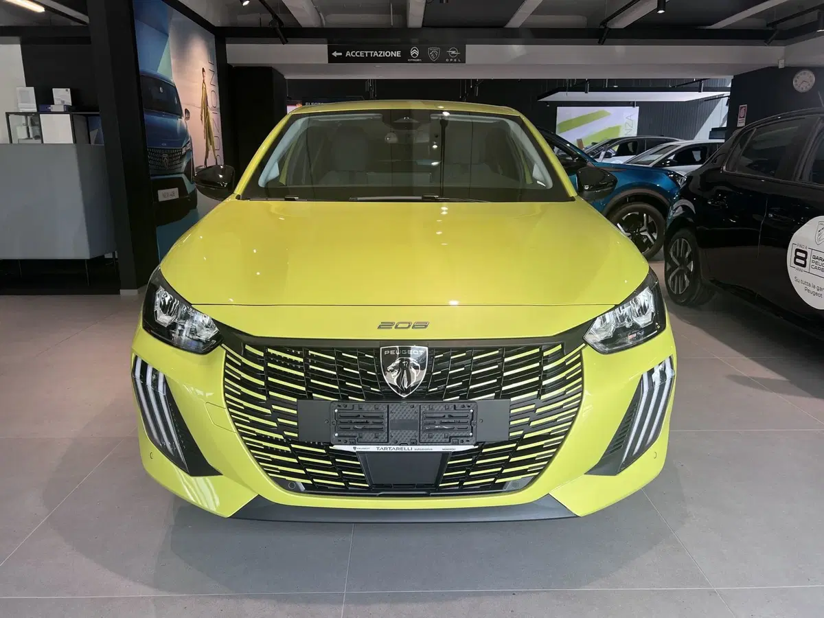 Peugeot 208 nuova a Bari (2)