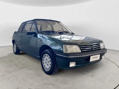 Peugeot 205 Cabrio Cabriolet Roland Garros del 1992 usata a Monopoli