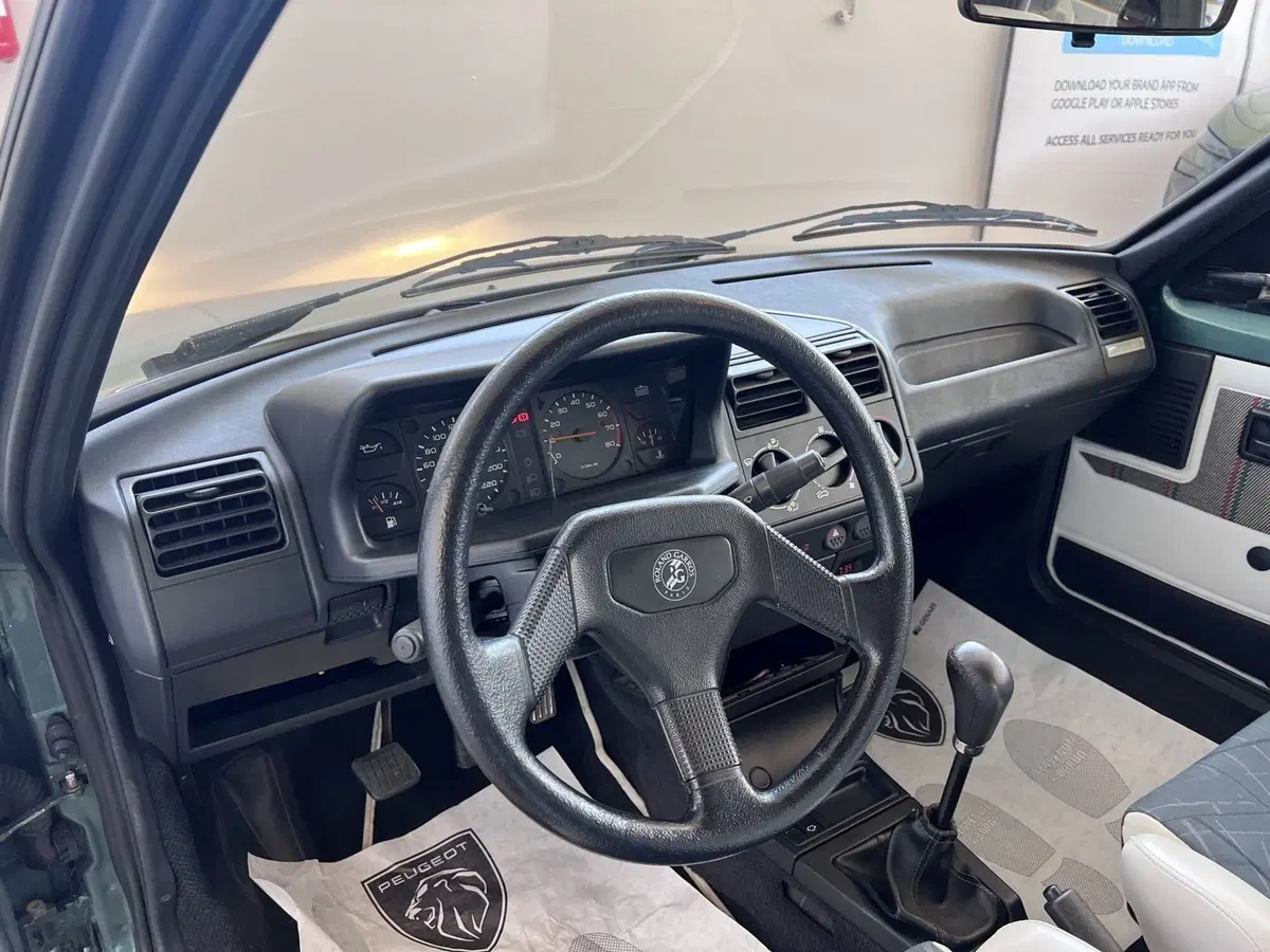 Peugeot 205 Cabrio usata a Bari (18)