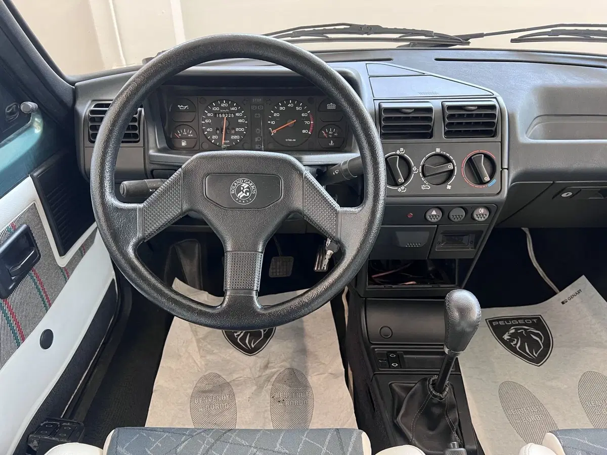 Peugeot 205 Cabrio usata a Bari (20)