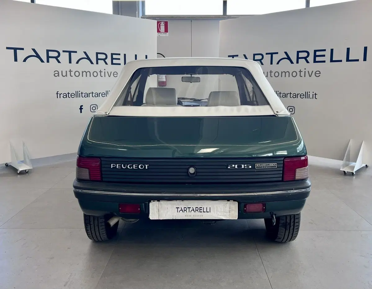 Peugeot 205 Cabrio usata a Bari (6)