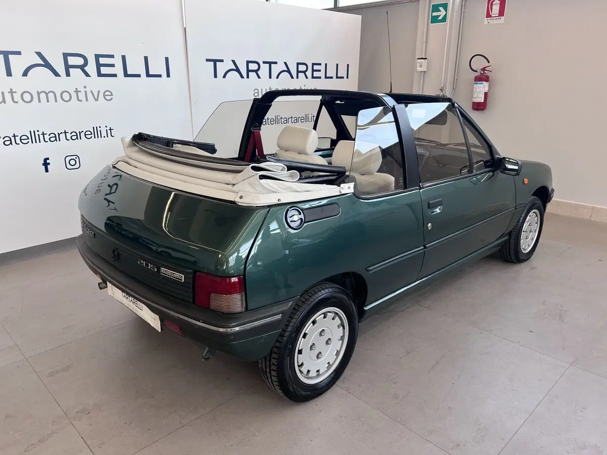 Peugeot 205 Cabrio usata a Bari (9)