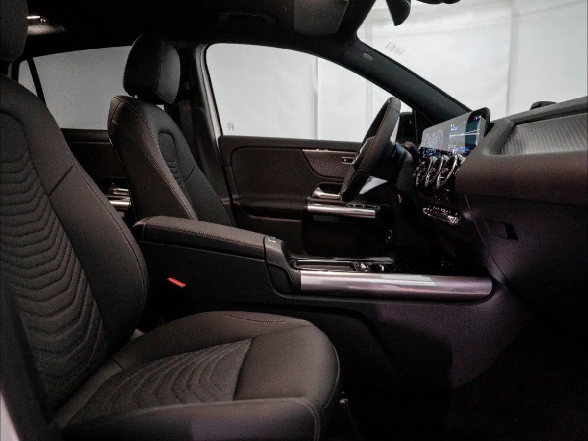 Mercedes-Benz GLA SUV nuova a Macerata (11)