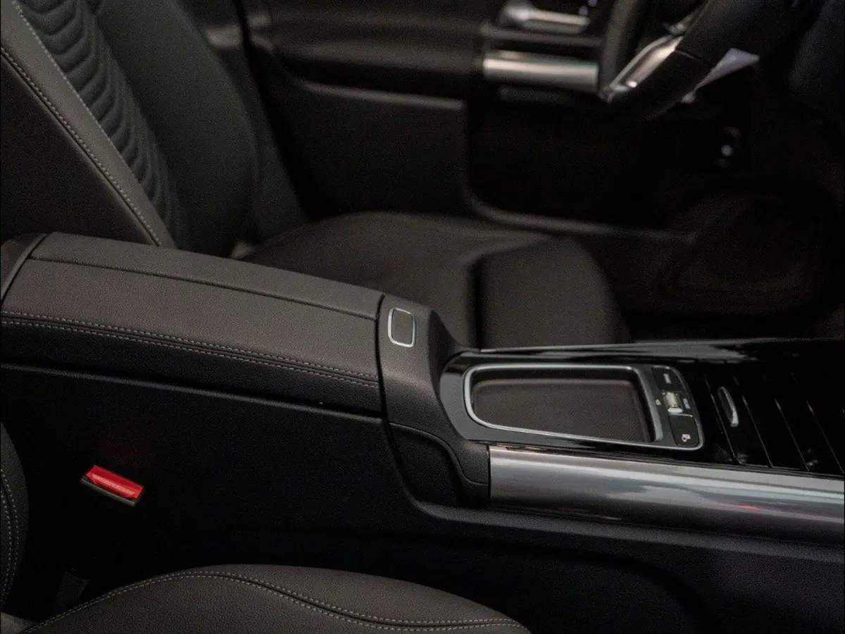 Mercedes-Benz GLA SUV nuova a Macerata (13)