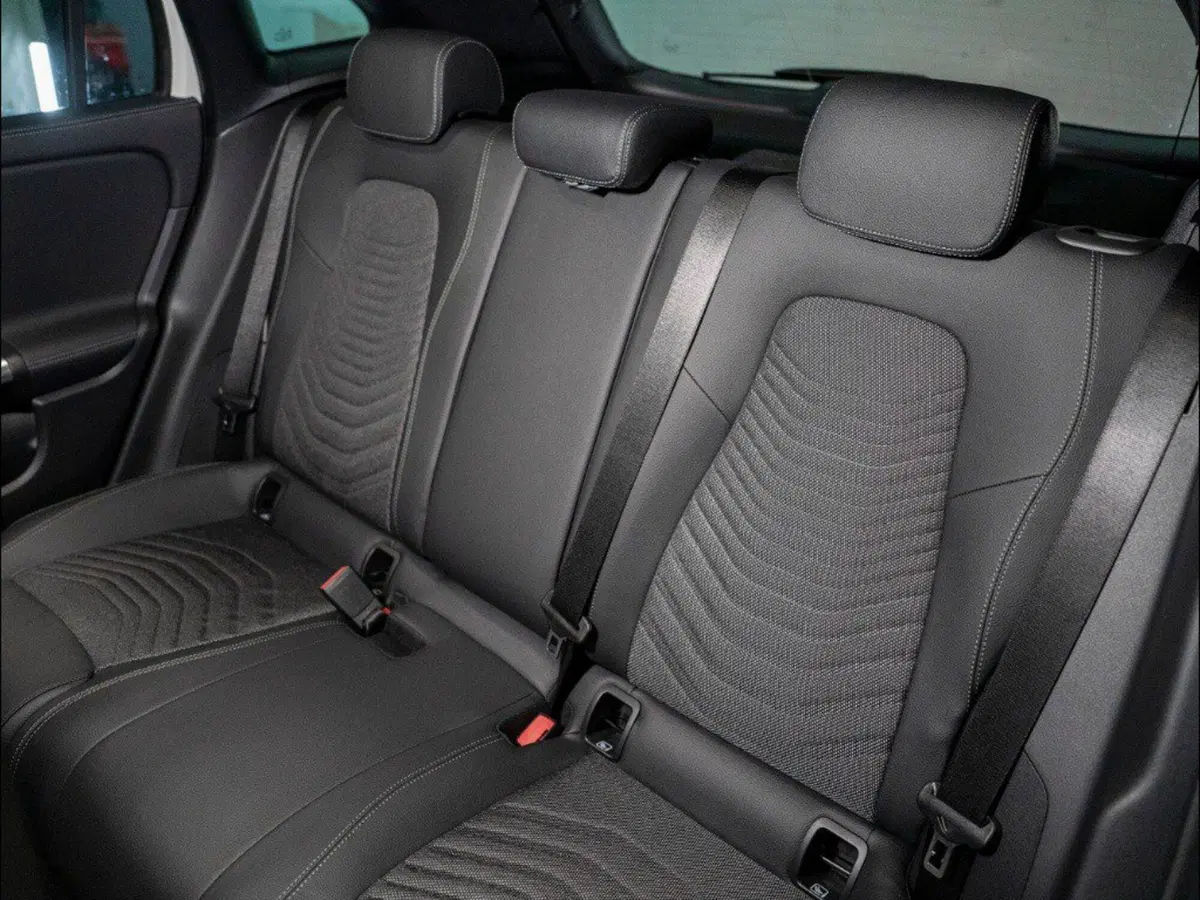 Mercedes-Benz GLA SUV nuova a Macerata (15)