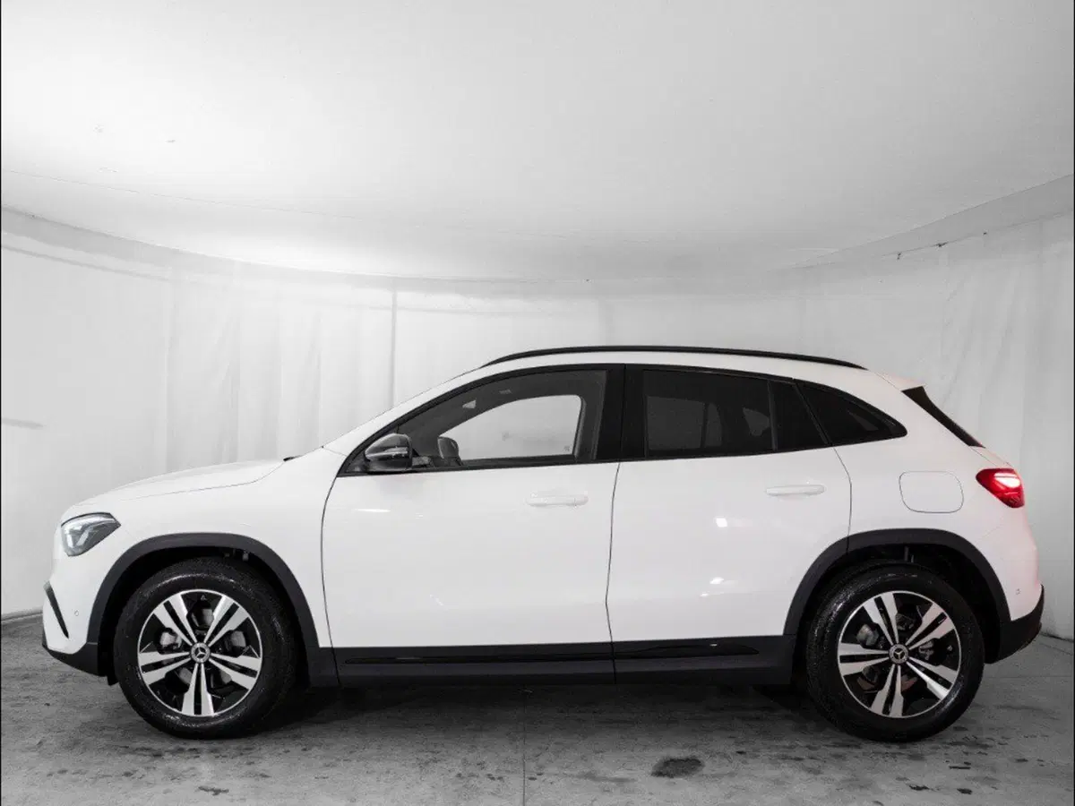 Mercedes-Benz GLA SUV nuova a Macerata (2)