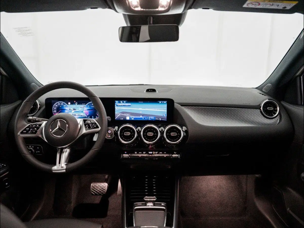 Mercedes-Benz GLA SUV nuova a Macerata (20)
