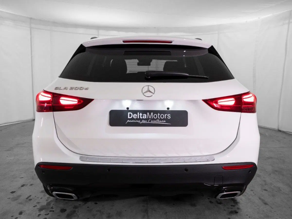 Mercedes-Benz GLA SUV nuova a Macerata (3)