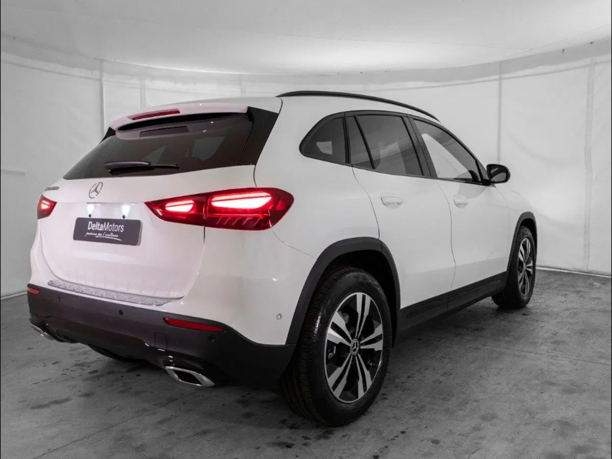 Mercedes-Benz GLA SUV nuova a Macerata (4)