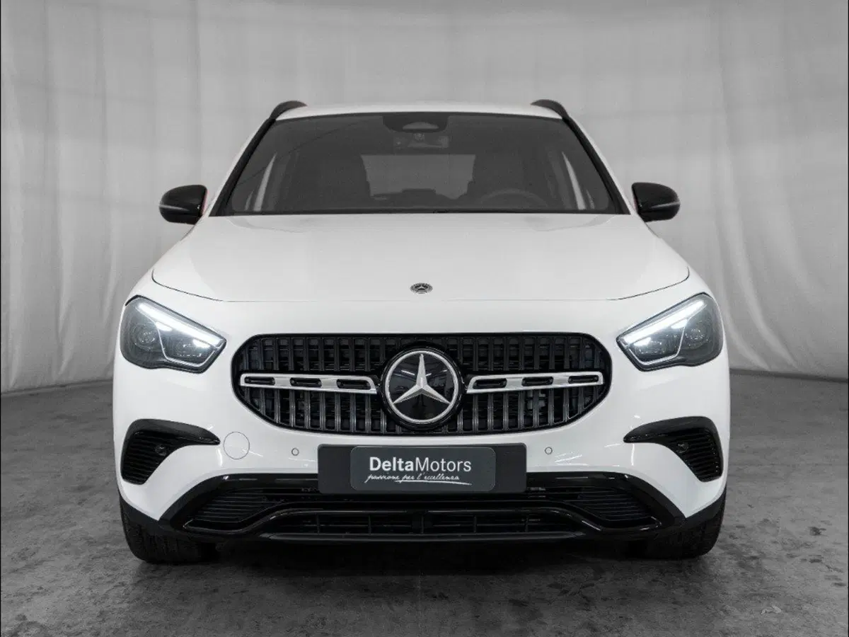 Mercedes-Benz GLA SUV nuova a Macerata (5)