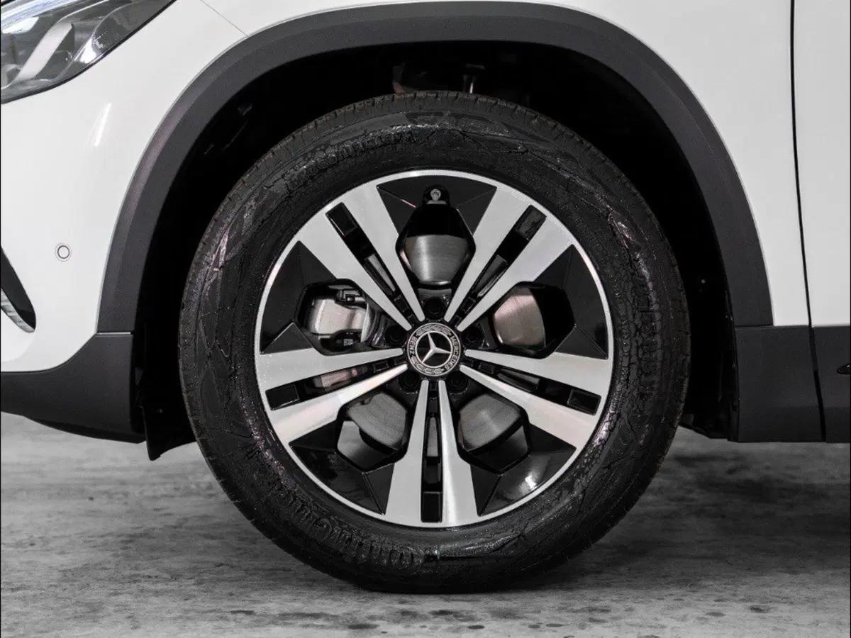 Mercedes-Benz GLA SUV nuova a Macerata (7)