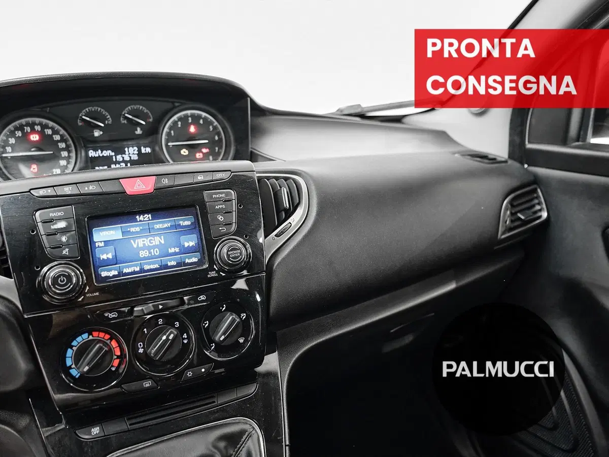 Lancia Ypsilon usata a Prato (13)