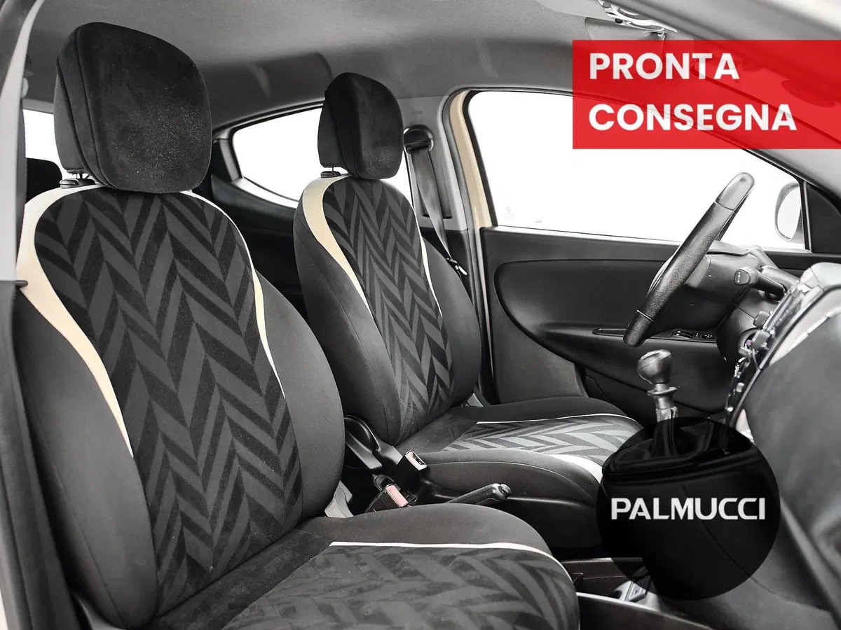 Lancia Ypsilon usata a Prato (20)