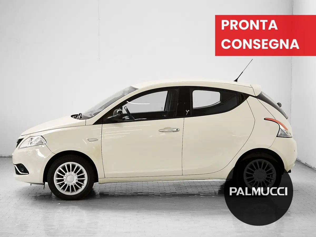 Lancia Ypsilon usata a Prato (4)