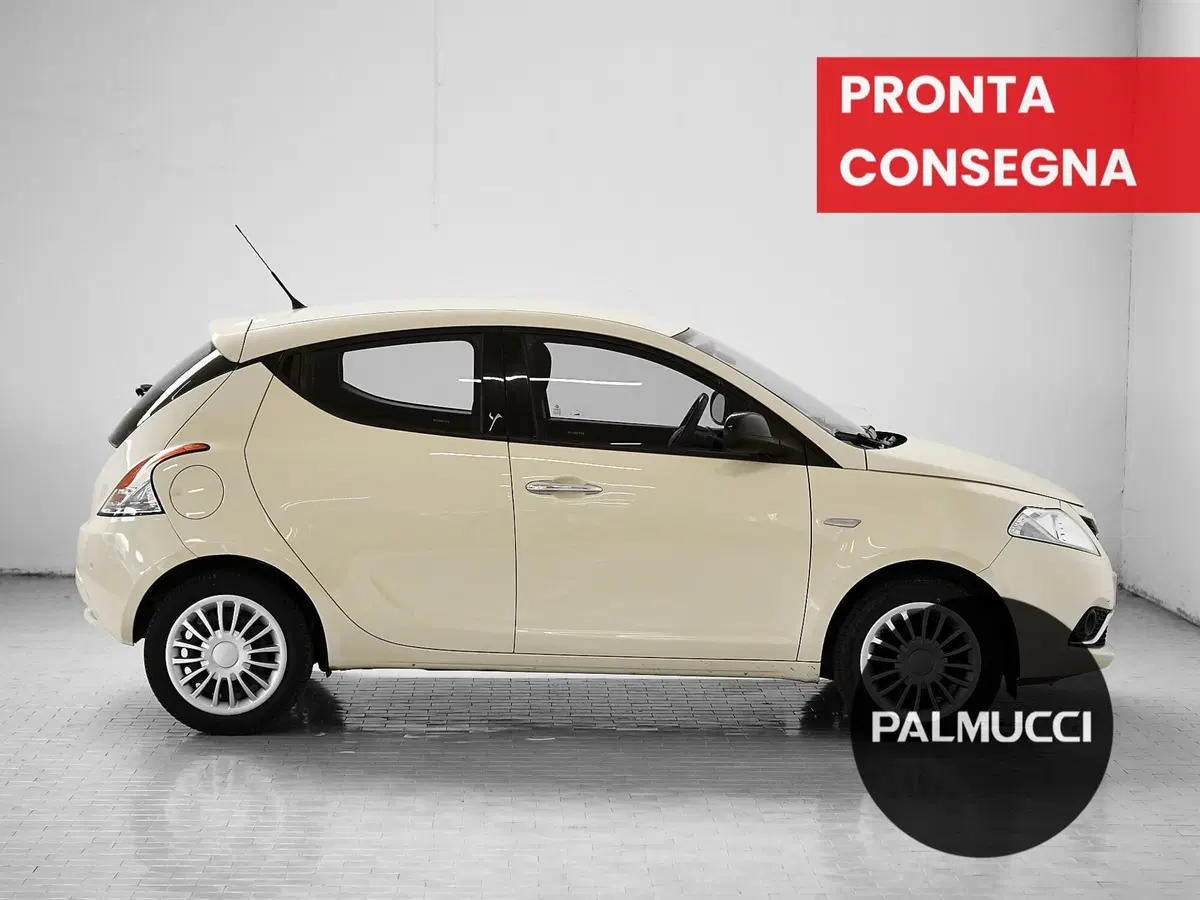 Lancia Ypsilon usata a Prato (5)