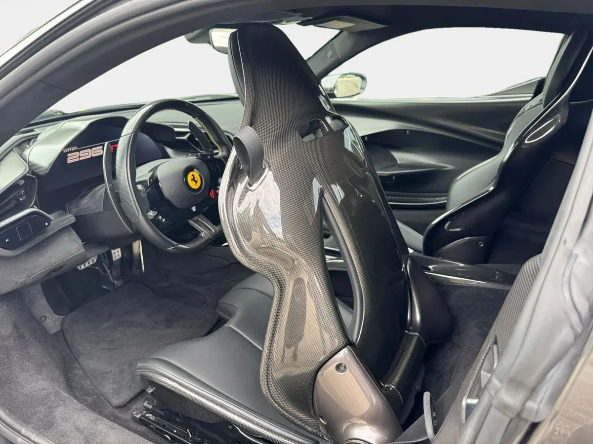 Ferrari 296 Coupé usata a Ancona (15)