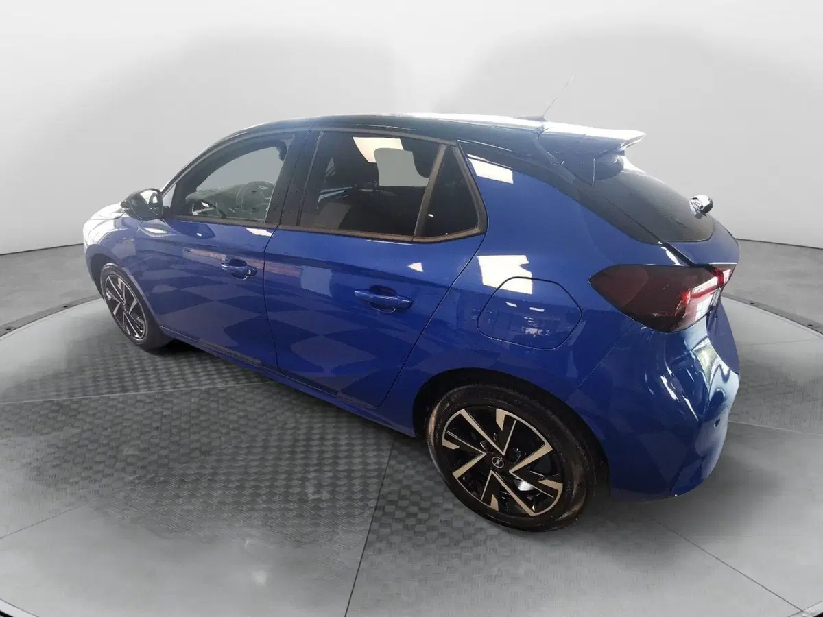 Opel Corsa nuova a Taranto (7)