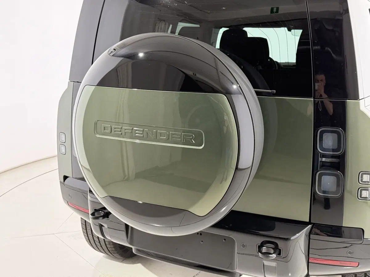 Land Rover Defender nuova a Perugia (10)