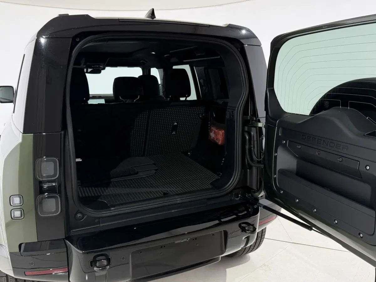 Land Rover Defender nuova a Perugia (16)