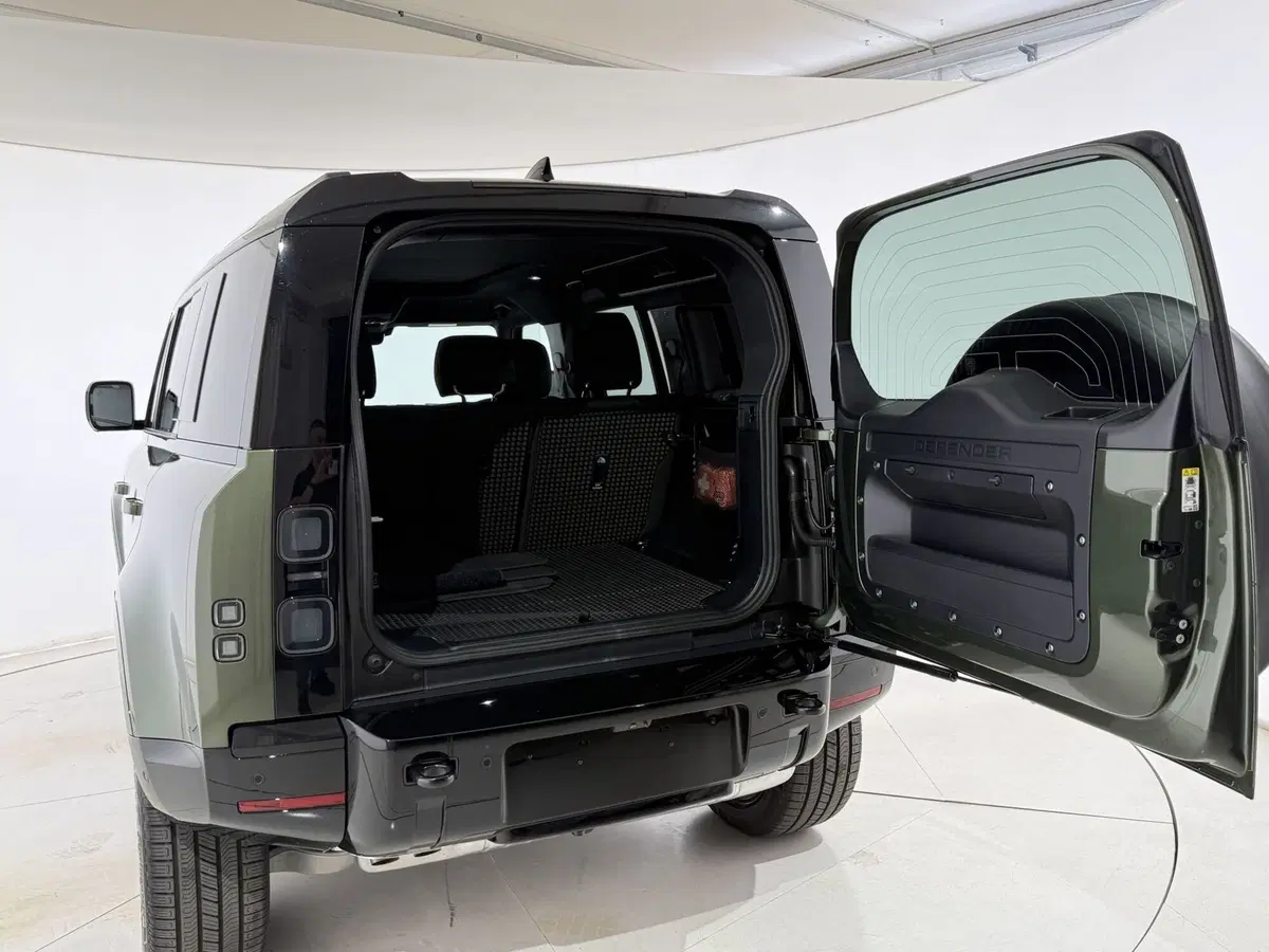 Land Rover Defender nuova a Perugia (17)