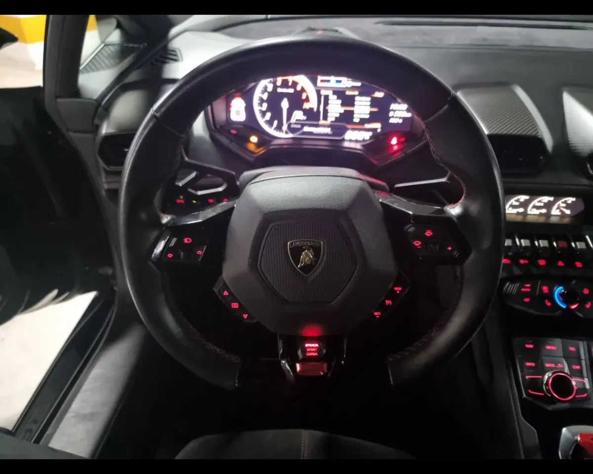 Lamborghini Huracán Coupé usata a Caserta (13)