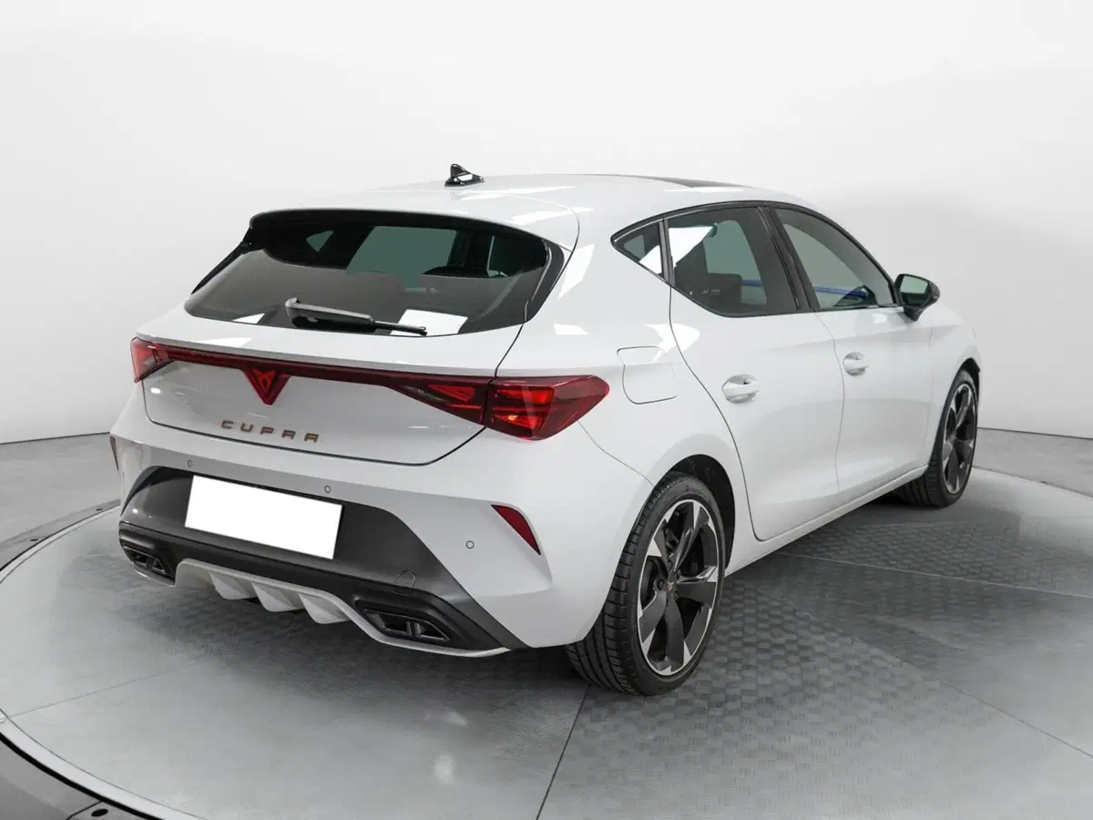Cupra Leon usata a Varese (6)