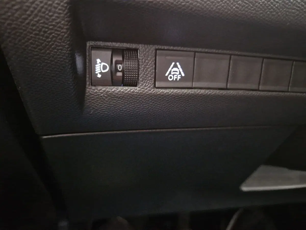 Peugeot 208 usata a Varese (10)