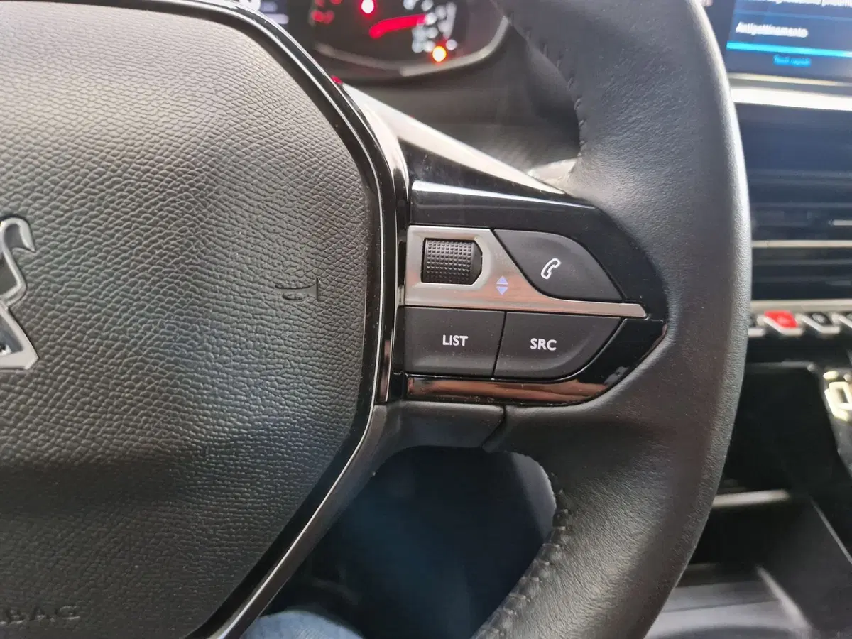 Peugeot 208 usata a Varese (12)