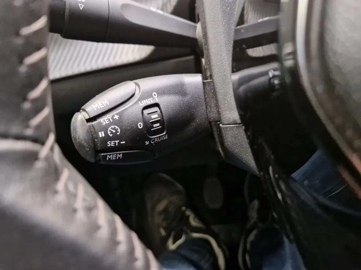 Peugeot 208 usata a Varese (13)