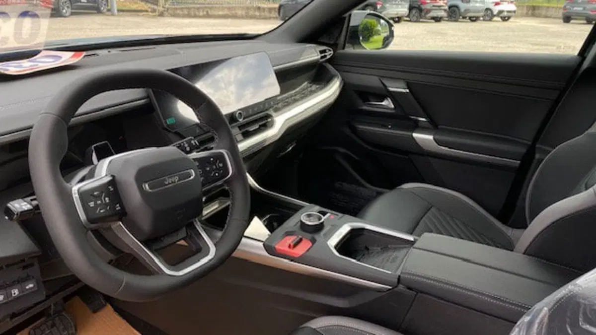 Jeep Compass nuova a Benevento (13)