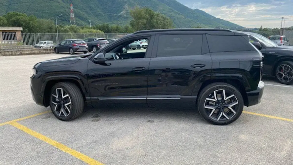 Jeep Compass nuova a Benevento (5)